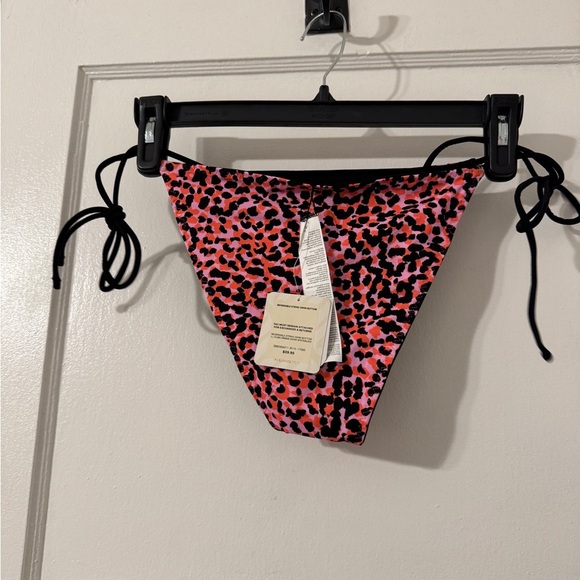 Fabletics Reversible String Tie Swim Bottom NWT LARGE - Picture 4 of 5